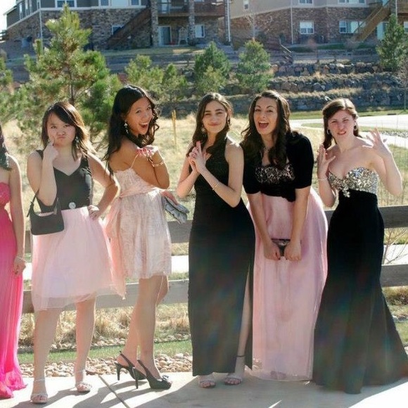 Beautiful halter prom dress floor length - Picture 6 of 6